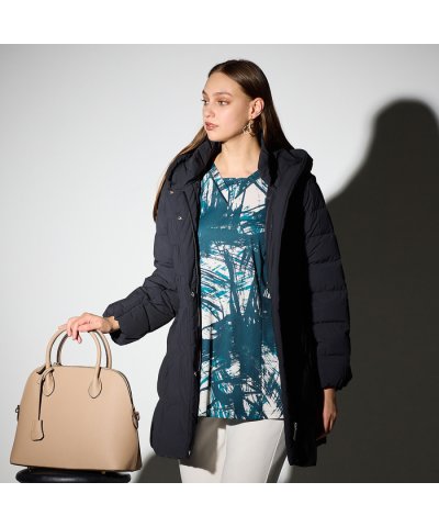 ヴィクトリアダウン使用　フード付きダウンコート