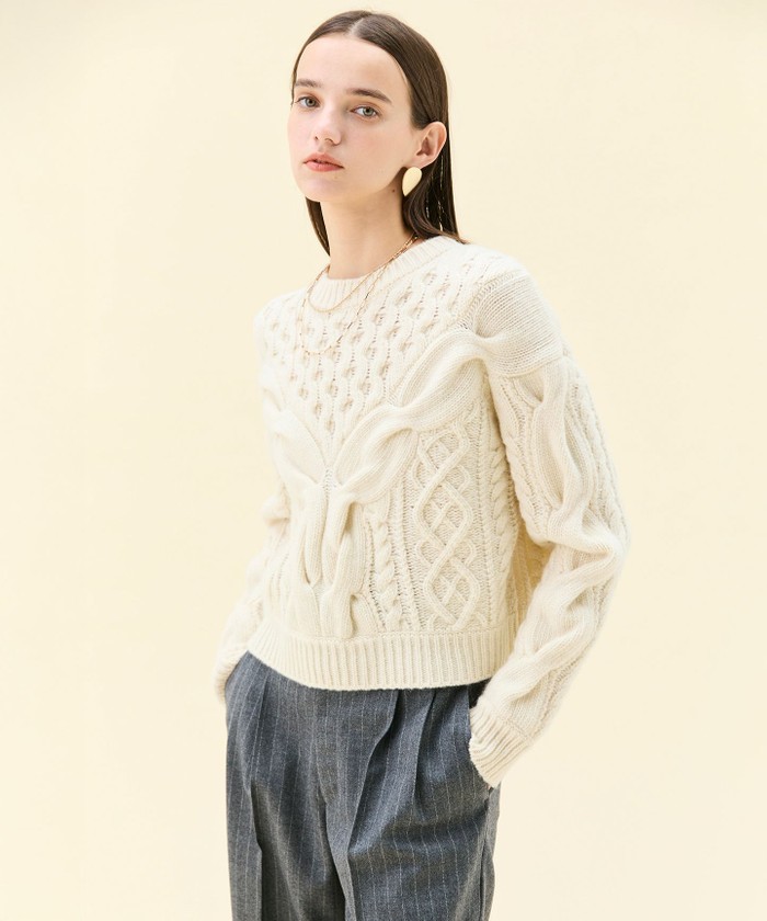 24AW 美品 ベイジ, ウール ニット クルーネック アイボリー ハイゲージ ホワイト系｜ニット・セーター｜BEIGE,(ベイジ)｜阪急百貨店公式通販