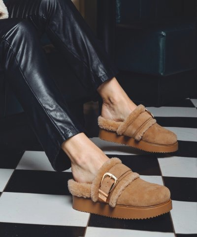 スティーブ マデン STEVE MADDEN ファーバックルサボ