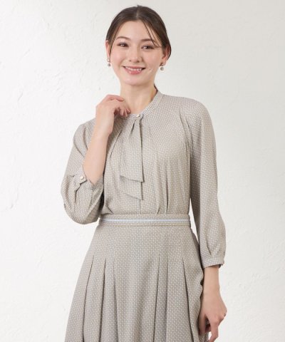 幾何プリントブラウス