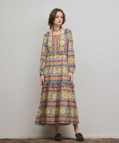 フラワープリントレースアップワンピース