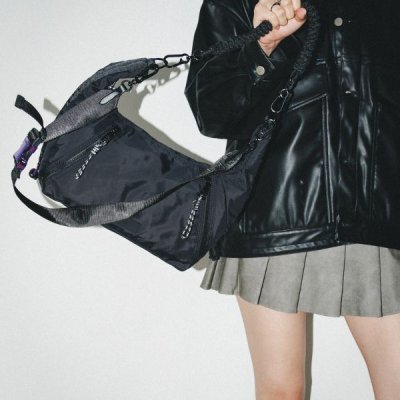 スティーブ マデン STEVE MADDEN ナイロンクロスボディバッグ