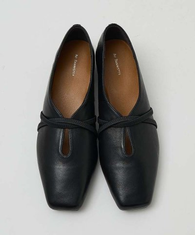 ストラップソフトレザーフラットパンプス