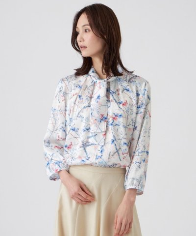 【ウォッシャブル】サテンフラワープリントブラウス