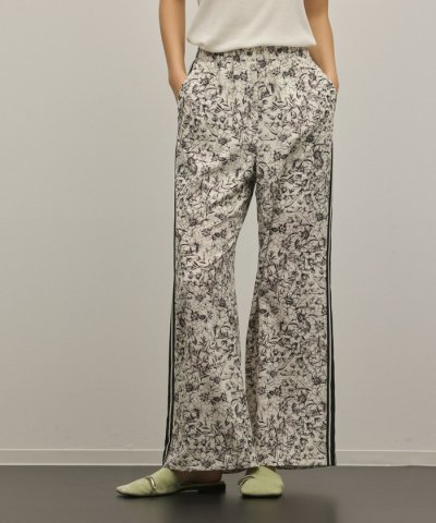 モノトーンフラワープリントパンツ