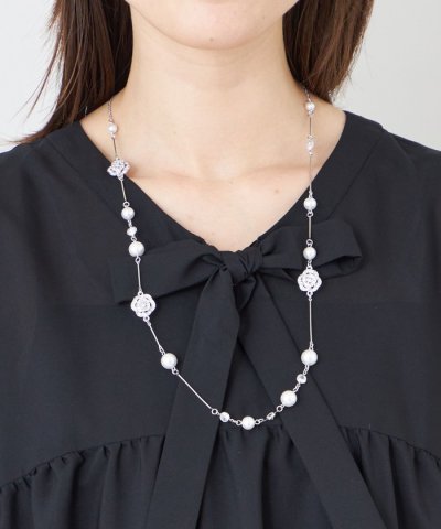 カメリアビジューネックレス