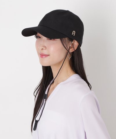 【遮光】アーチロゴチャーム付きキャップ 帽子 あごひも付き UV サイズ調整