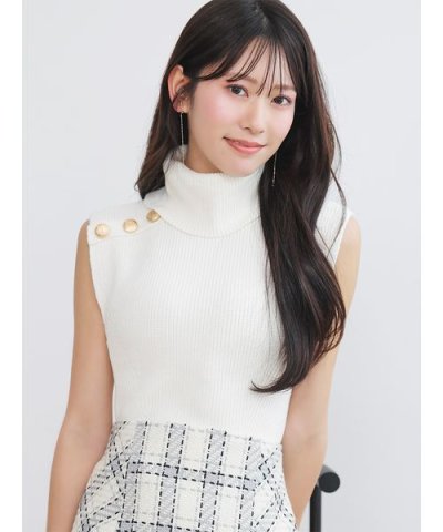 金ボタン付きノースリプルオーバー