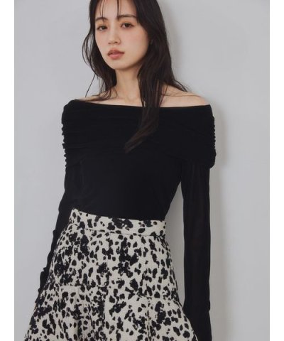 【ウォッシャブル】オフショルフロッキーチュールトップス