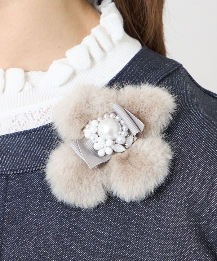 トゥー ビー シック TO BE CHIC フェイクファー フラワーブローチ